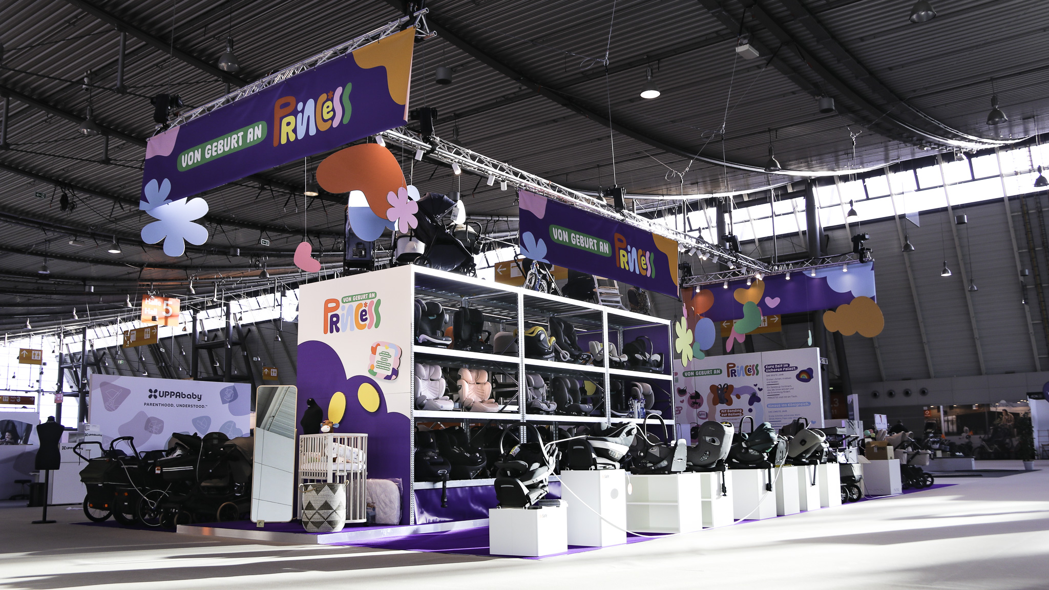 Princess-Kinderwagen Messestand by Future Supply