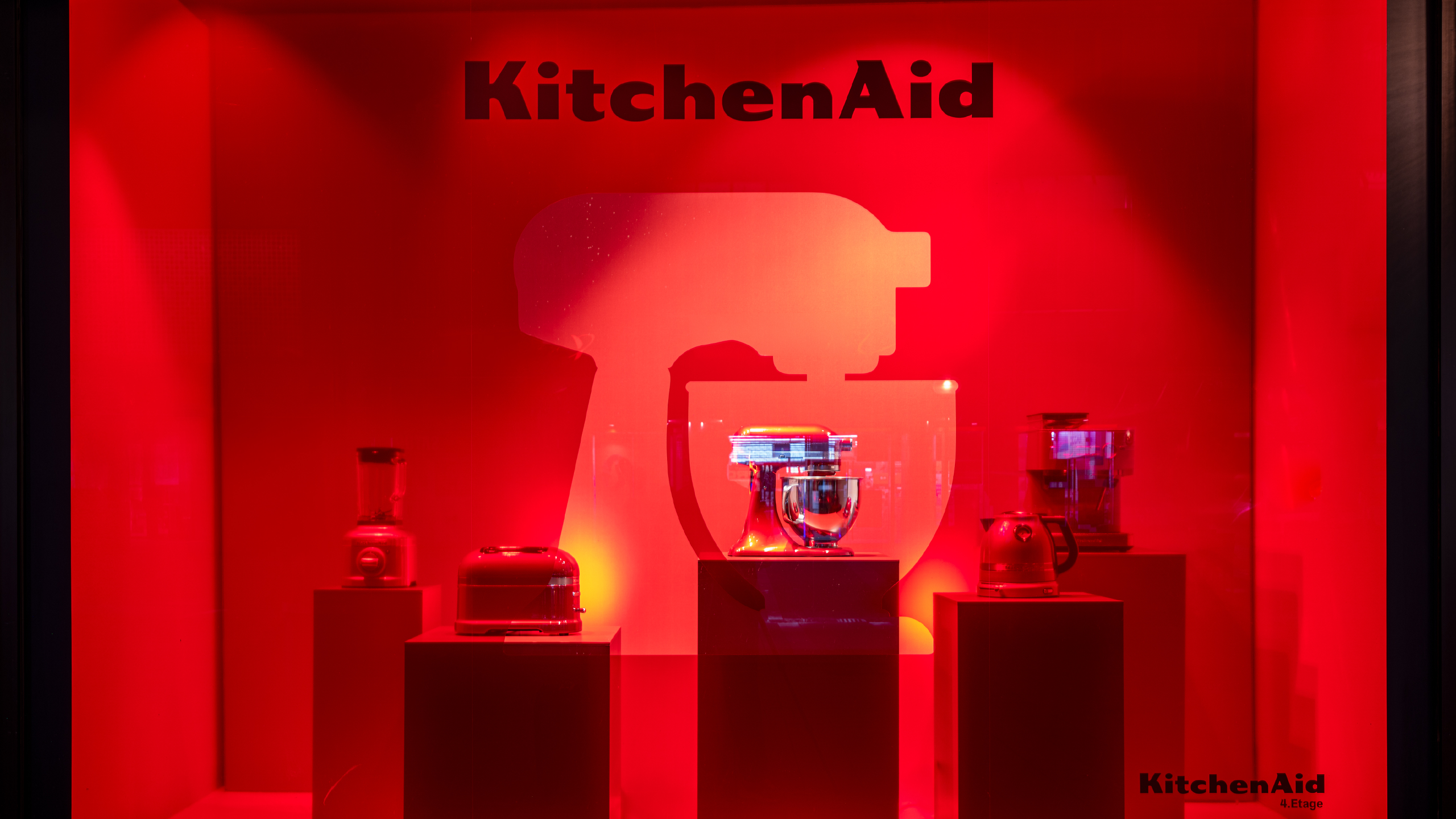 future_supply_projekte_kitchenaid_fensterrot